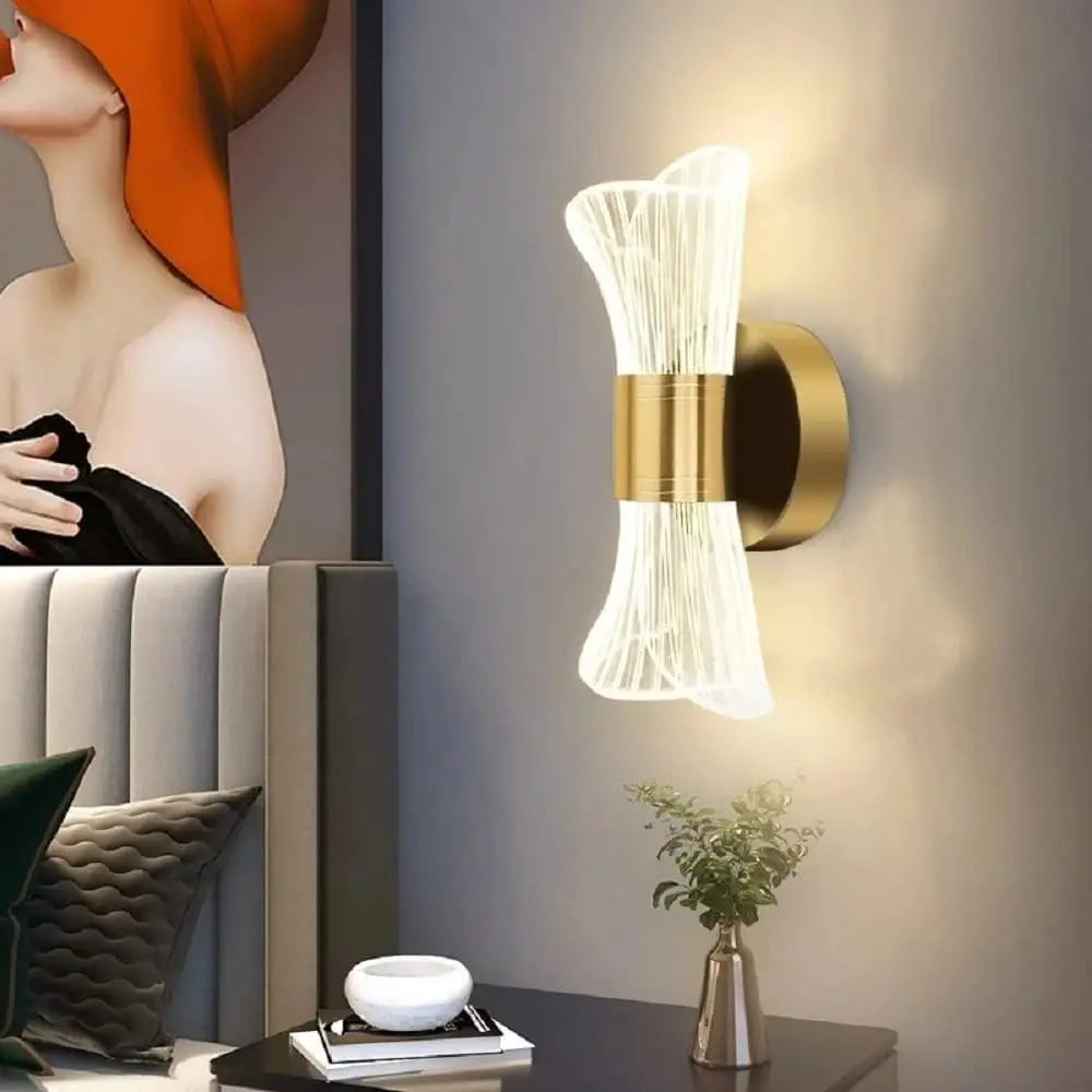 Applique murale en acrylique doré lampe LED Mon Luminaire™