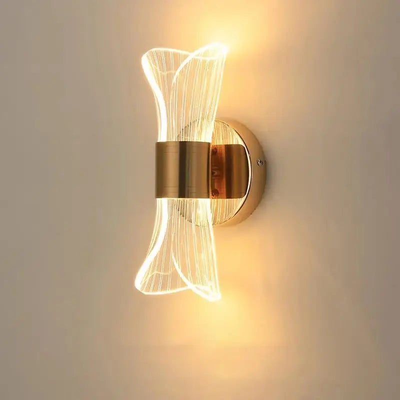 Applique murale en acrylique doré lampe LED Mon Luminaire™