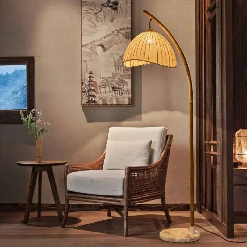 Lampadaire bohème salon arc plissé Maison de la Lumière