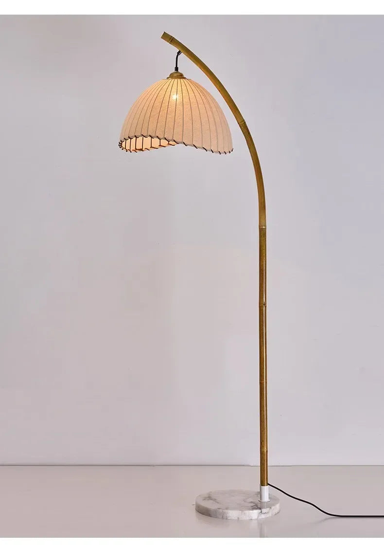 Lampadaire bohème salon arc plissé Maison de la Lumière