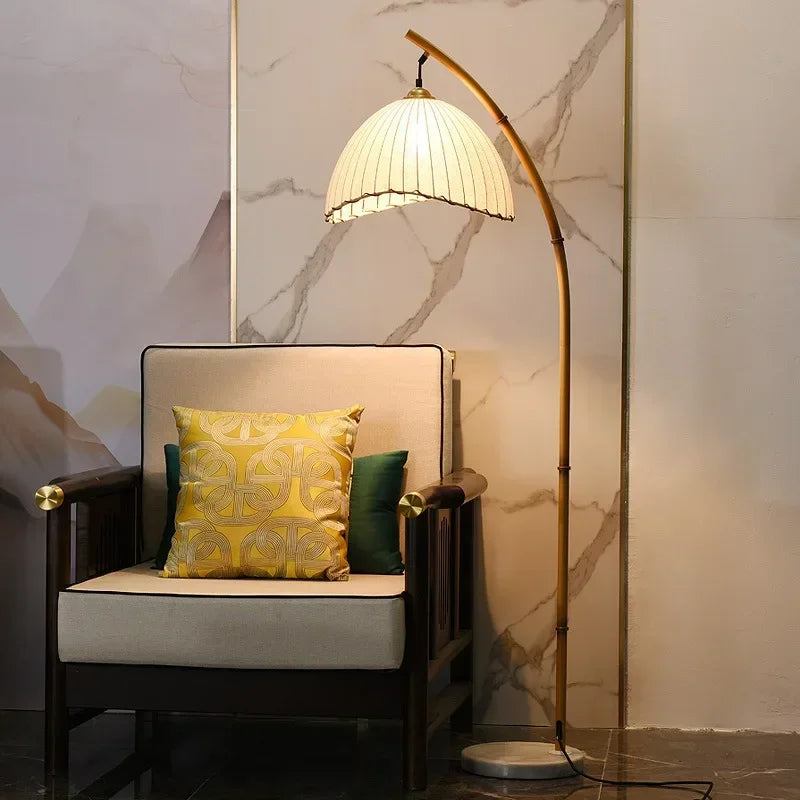 Lampadaire bohème salon arc plissé Maison de la Lumière