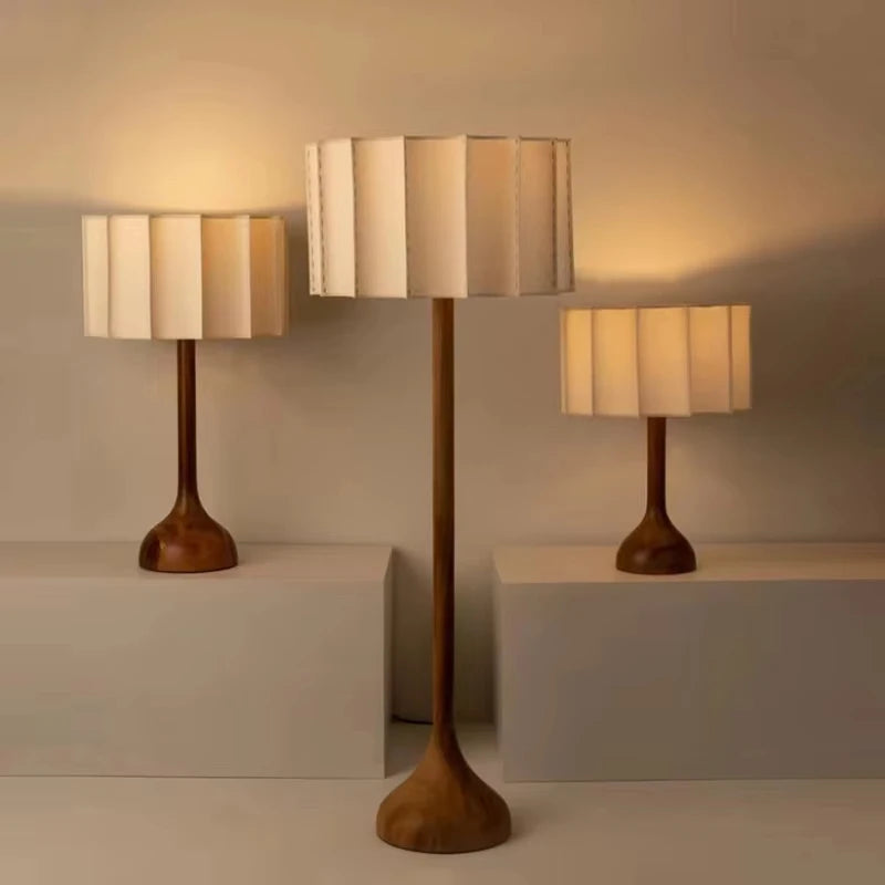 Lampadaire contemporain bois plissé Maison de la Lumière