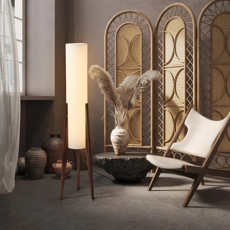 Lampadaire scandinave tripode bois & tissu Maison de la Lumière