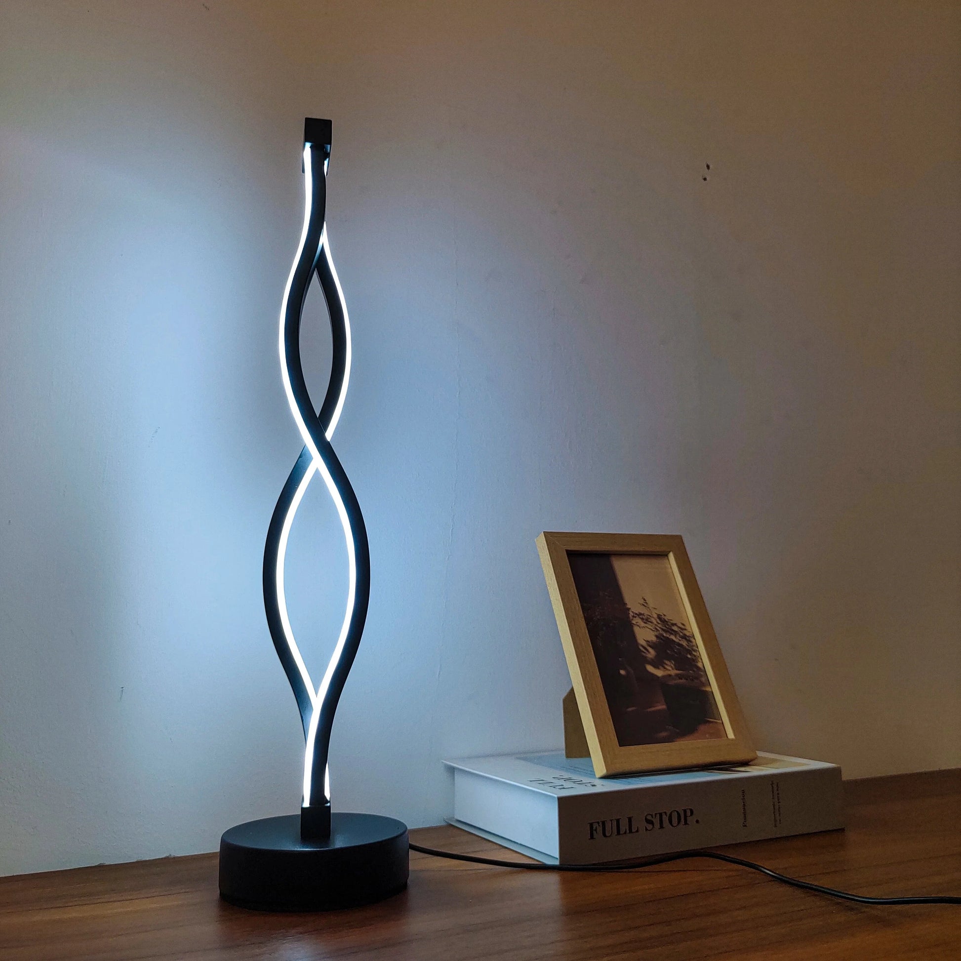 Lampe de table LED design croisée Mon Luminaire™