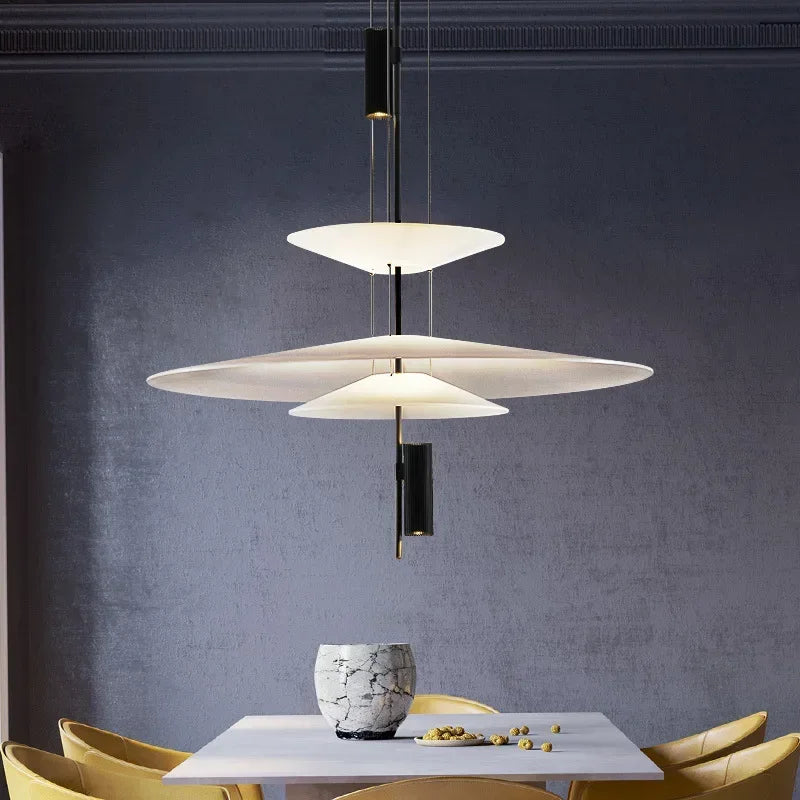 Suspension design moderne soucoupes noir et blanc Mon Luminaire™