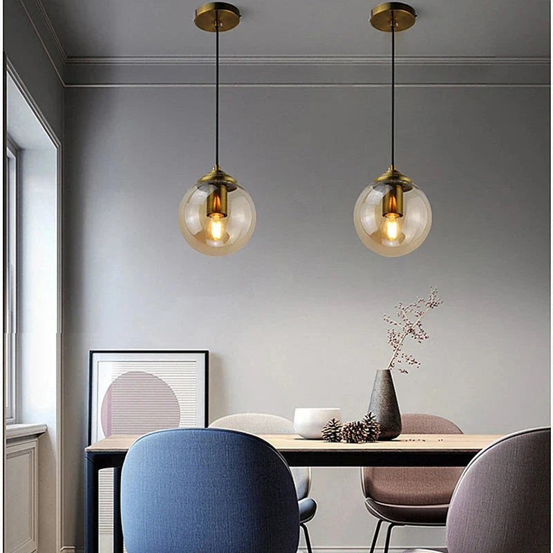 Suspension luminaire design en verre teinté boule Mon Luminaire™