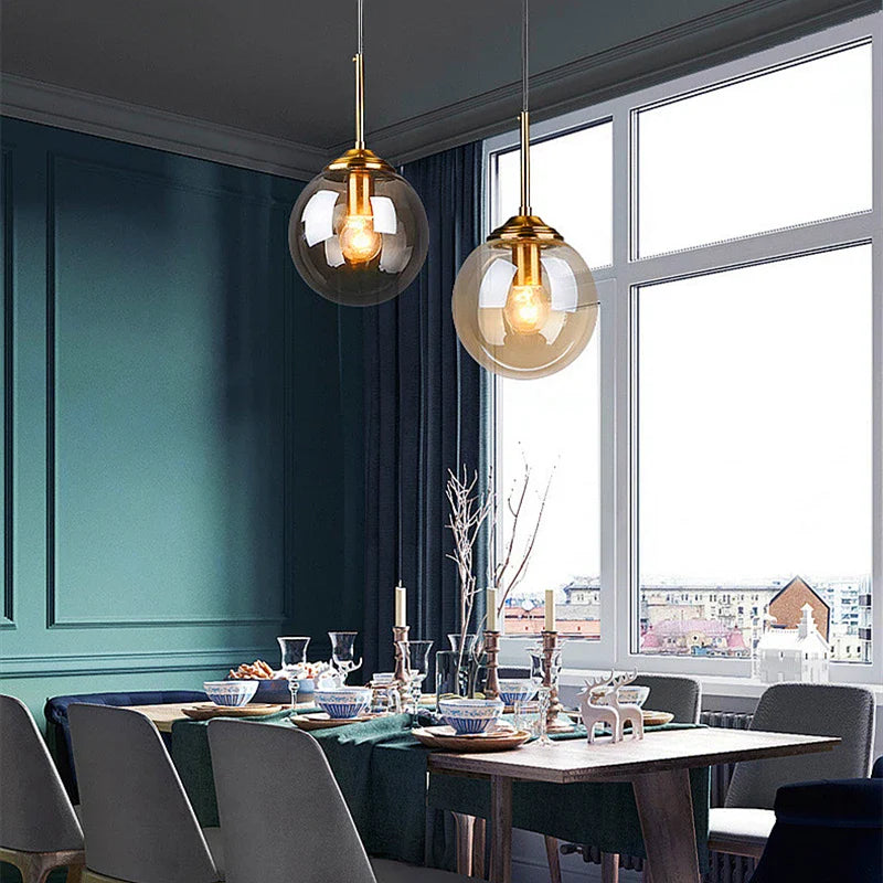 Suspension luminaire design en verre teinté boule Mon Luminaire™