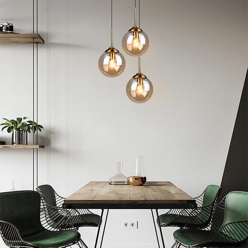 Suspension luminaire design en verre teinté boule Mon Luminaire™